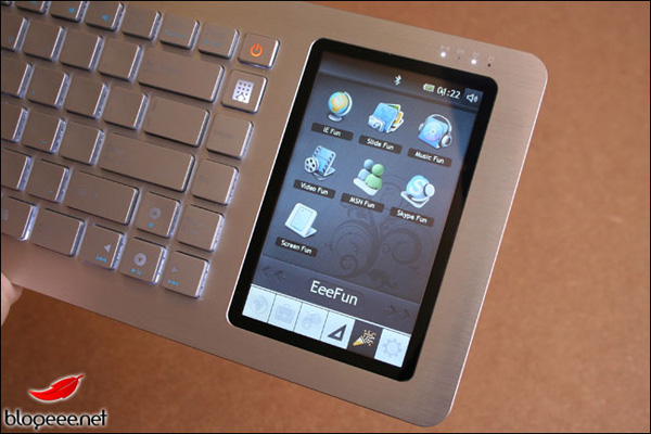 Asus Eee Keyboard display acceso