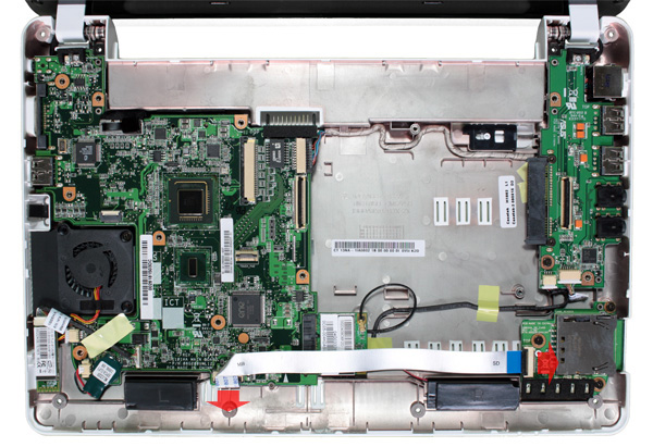 Connettore motherboard-card reader su EeePC 1101ha