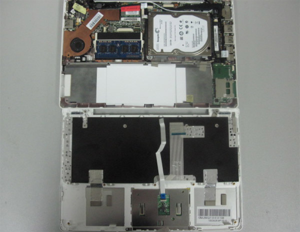 Asus Eee Pc 1018P disassemblaggio