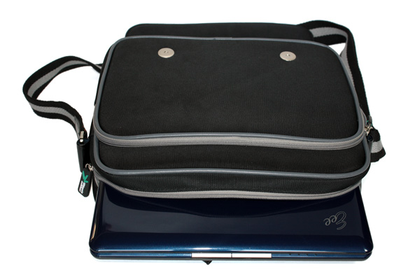 Asus Eee PC 1000 nella borsa di Ultimate Netbook