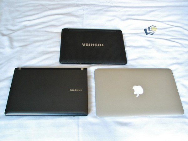 Macbook Air vs Samsung N230 vs Toshiba AC100
